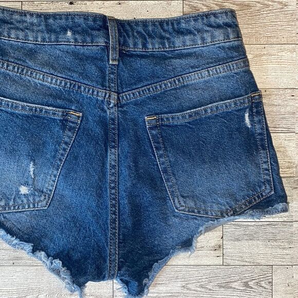Divided, High Rise, Distressed Denim, Micro Shorts - Picture 8 of 14